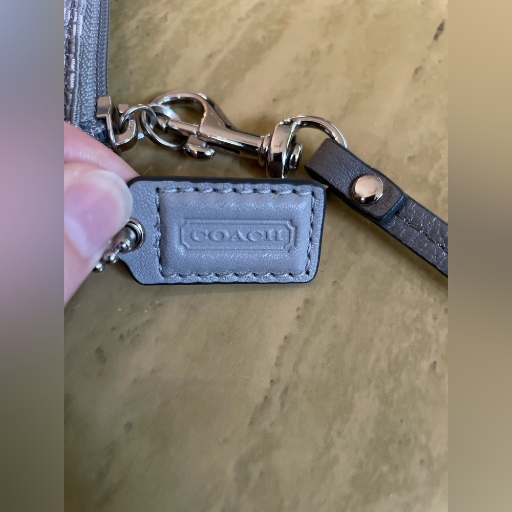 Coach wristlet - Picture 5 of 7